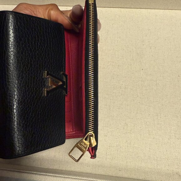 Louis Vuitton Capucines Compact Wallet - Picture 9 of 14